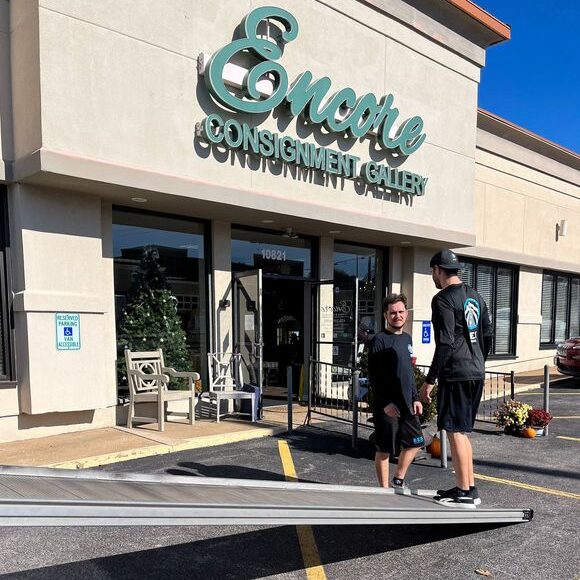 BEK-movers-outside-encore-consignment-gallery Encore Consignment Gallery entrance with two people outside.